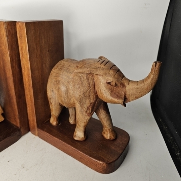 A pair‎ of wooden hand carved elephant bookends - Picture 2 of 10
